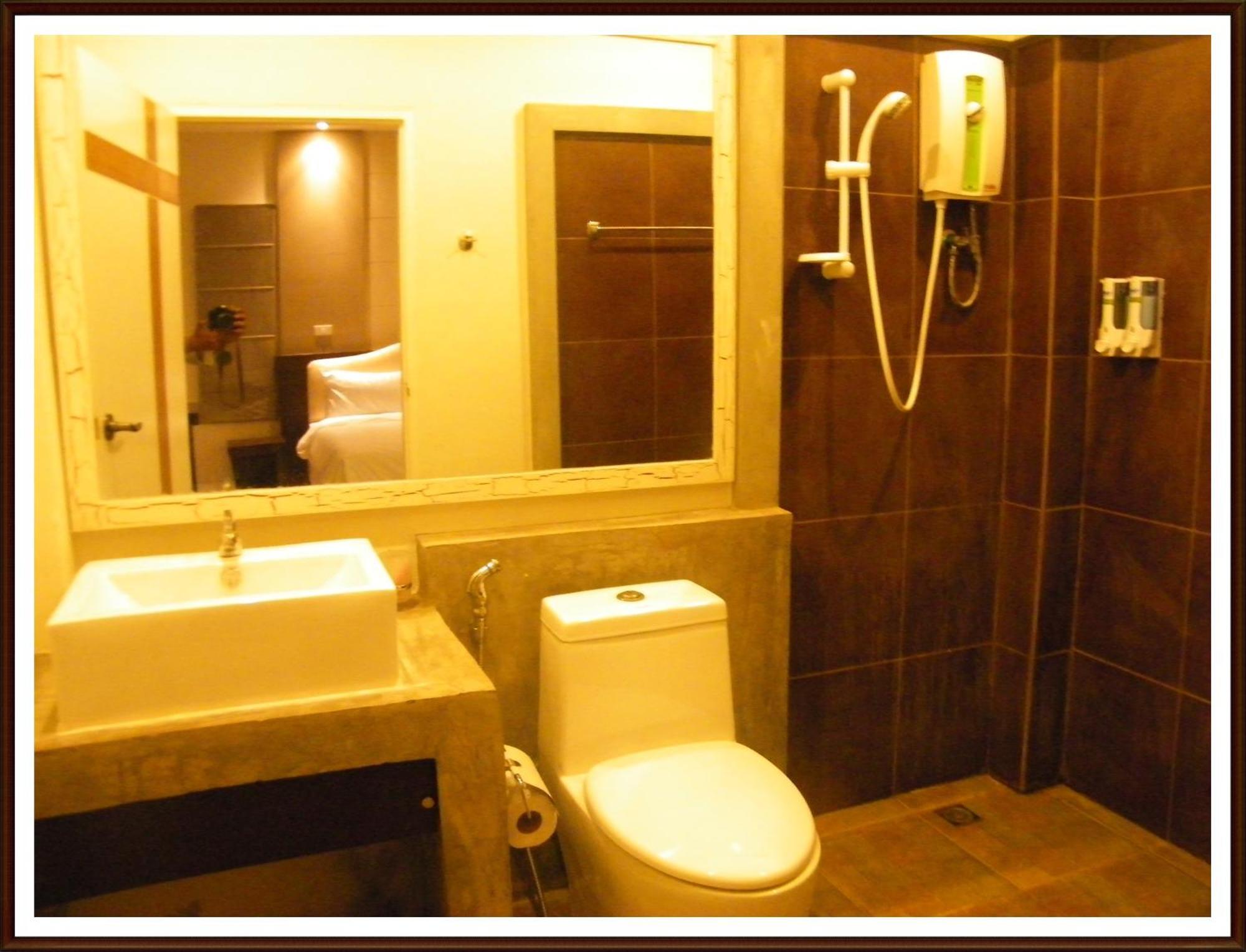 Saabpaiboon Grand Resort Ban Talat Zimmer foto